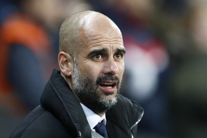 غوارديولا حزين لرحيل إنريكي عن برشلونة