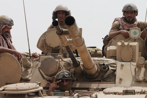 مقاتلات التحالف العربي تقصف مواقع وتعزيزات للحوثيين قرب الحدود السعودية