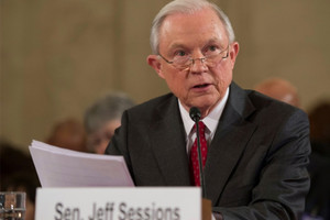 وزير العدل الاميركي يقول انه سينأى بنفسه عن اي تحقيق بشأن حملة ترامب