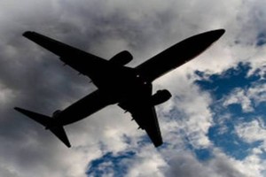 إخلاء طائرة متجهة إلى تايلند في ستوكهولم بسبب التهديد بوجود قنبلة على متنها