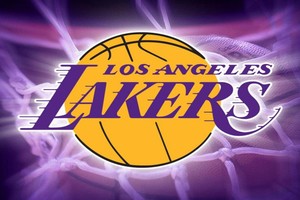 عائلة باس أمام المحاكم لفض النزاع على لوس انجليس ليكرز