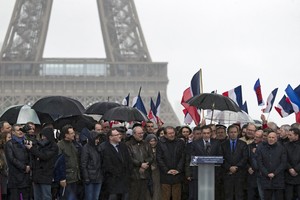 الرئيس الفرنسي ينتقد من تخلوا عنه بسبب فضيحة 'الوظيفة الوهمية' لزوجته