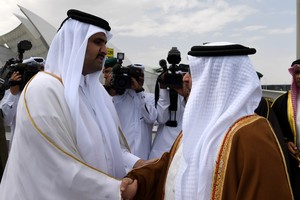 ولي العهد لدى وصوله قطر: زيارتي بعد أيام من زيارة رئيس الوزراء للدوحة تأكيداً على علاقاتنا الوطيدة وتعزيز التعاون والتنسيق