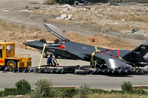 وزير الدفاع الإيراني يعلن تصنيع طائرة حربية 'قاهر'... سيتم اختبارها قريباً