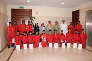 وزير التربية والتعليم يستقبل منتخبنا المدرسي للصغار لكرة القدم