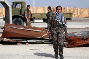 قوات سورية الديمقراطية تقطع طريق الامداد الرئيسي لـ 'داعش' بين الرقة ودير الزور