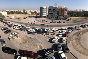 بالفيديو والصور... ازدحامٌ شديدٌ يخنق شارع البديع ويؤخّر وصول مئات المواطنين لأعمالهم