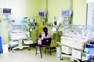 في دبي: فاتورة 'خيالية' لطفل خديج تحول فرحة والديه إلى كابوس