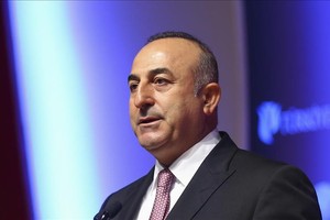 وزير الخارجية التركي يبقي على زيارته لألمانيا رغم حظر تجمعات لدعم اردوغان