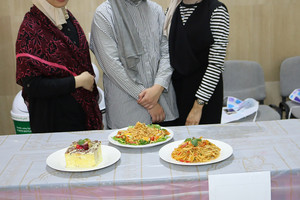 بالصور... طلبة الطب بجامعة الخليج العربي يتنافسون لإعداد أفضل طبق