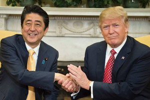 ترامب وآبي ناقشا مسألة إطلاق الصواريخ الكورية الشمالية