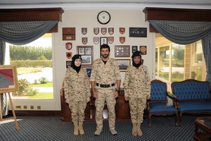 قائد الحرس الملكي يودع المشاركين من الخدمات الطبية الملكية في مهمة مساعدة اللاجئين في دول الاتحاد الأوروبي