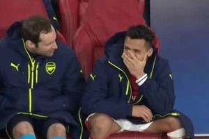 بالفيديو... سانشيز يضحك مع تلقي أرسنال للهدف الخامس من بايرن