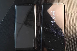 صورة مسربة جديدة توضح فارق الحجم بين هاتفي سامسونغ 'جالاكسي إس 8' و'جالاكسي إس 8 بلس'