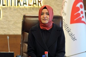 سي.إن.إن ترك: الشرطة الهولندية ترفض دخول موكب وزيرة تركية