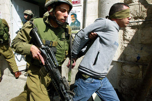 قوات إسرائيلية تعتقل 6 فلسطينيين من الضفة الغربية