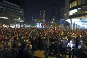 قوات الأمن الهولندية تفرق مظاهرة مؤيدة لإردوغان في روتردام