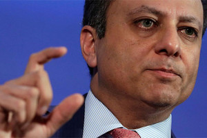 عزل مدعي نيويورك بعد رفضه الاستقالة