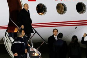 وصول وزير الخارجية التركي الى فرنسا