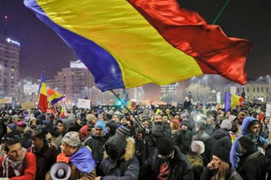 تظاهر آلاف الرومانيين في أحدث احتجاجات لمكافحة الفساد