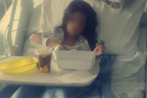 البحرين : انشغل بهاتفه النقال فدهس طفلة أمام مدرستها بمدينة حمد