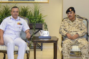 البحرين : المفتش العام يبحث مع رئيس أركان العمليات في القيادة البحرية الغربية للأسطول الهندي تعزيز التعاون المشترك 