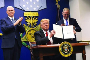 قاض أميركي يوقف أمر حظر السفر المعدل لترامب... والأخير يهدد بالعودة للأمر التنفيذي السابق