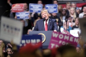 ترامب يضع مشروع موازنة تتضمن خفضاً كبيراً لميزانية 'الخارجية' وزيادة في النفقات الدفاعية