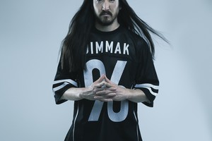 الدي جي العالمي 'Steve Aoki' في حفل غنائي بجائزة البحرين الكبرى 2017