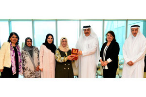 وزير العمل يشيد بجهود الاتحاد النسائي البحريني