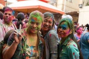 بالصور... البحرين : احتفالات عيد 'الهولي' في المنامة