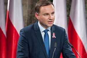 الرئيس البولندي يوقع على قانون جديد يحد من المظاهرات المضادة