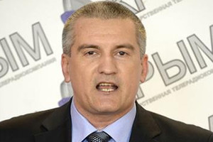 زعيم منطقة القرم يدعو لبقاء بوتين رئيسا مدى الحياة