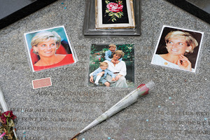 فساتين الأميرة ديانا في معرض... بعد 20 عاما على وفاتها