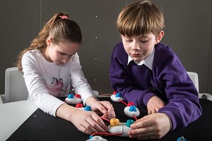 'مايكروسوفت' تسعى لتعليم الأطفال المكفوفين البرمجة