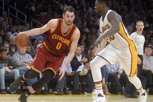 بالفيديو... كافالييرز يستعيد توازنه بانتصار مثير على ليكرز في دوري السلة الأميركي