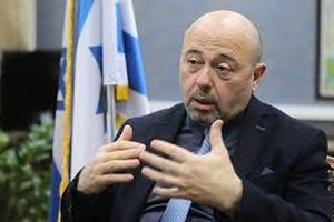 إنترفاكس: روسيا تستدعي السفير الإسرائيلي في موسكو لبحث الضربة الجوية الإسرائيلية في سورية