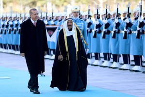 أمير الكويت يعقد جلسة مباحثات رسمية مع الرئيس التركي