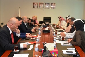 الوكيل المساعد للتجارة الخارجية بـ 'الصناعة' تجتمع بأمين عام لجنة الصداقة البحرينية الفرنسية  