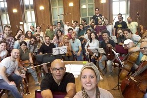 أوركسترا المغتربين السوريين تشارك في افتتاح معرض 'دوكومنتا' بأثينا