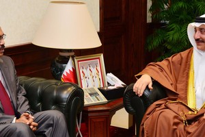 البحرين : وزير 'العمل' يبحث مع السفير البنغلاديشي تعزيز العلاقات العمالية والتنموية