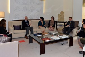 الشيخة مي تبحث مع السفير الفرنسي برامج التعاون المشترك