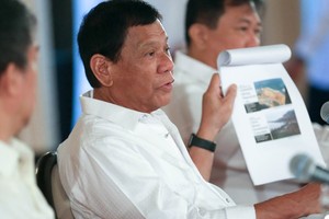 الرئيس الفلبيني يهدد الاتحاد الأوروبي بـ'الشنق'