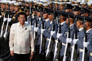 الرئيس الفلبيني: الصين وعدت بعدم البناء في منطقة مياه ضحلة متنازع عليها