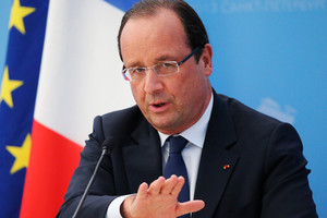 الرئيس الفرنسي يندد بمزاعم فيون بالاشتراك في مؤامرة ضده