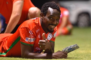 كوفي يشارك في تدريبات فريق الاتفاق السعودي بعد شفائه من الإصابة