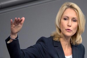 وزيرة الأسرة الألمانية: الهواتف الذكية محظورة على طاولة طعام منزلنا