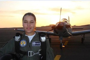 مايبلن ...أول مسلمة تقود طائرة مقاتلة في أميركا اللاتينية