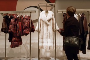 سرقة معاطف لثري روسي بقيمة 100 ألف يورو في فرنسا 