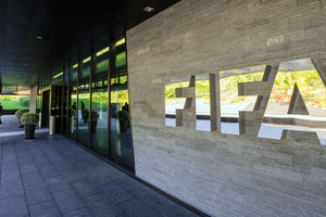 الفيفا يعطي الضوء الأخضر للاتحاد الاسيوي بتمكين المرشحين من خوض الانتخابات